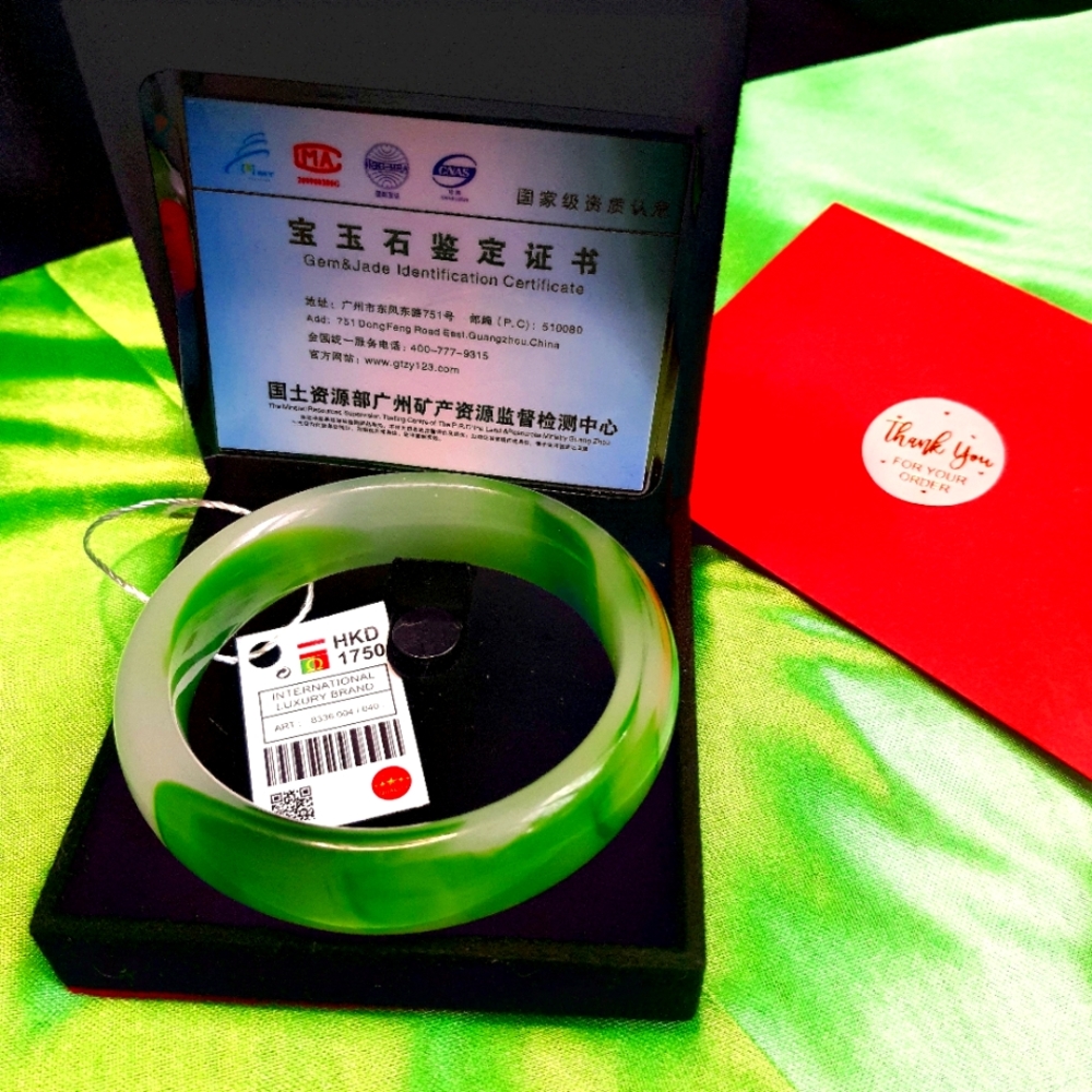 Beautiful bangle bracelet with certification + free gift